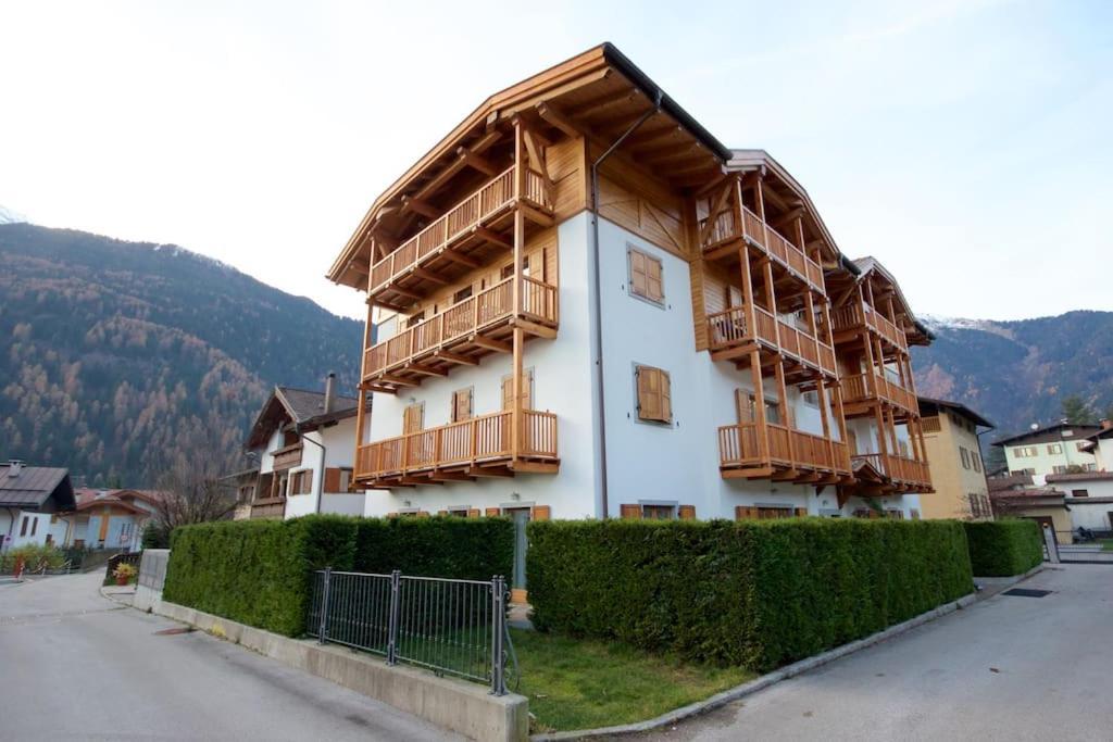 Lovely Apt In Pinzolo Val Rendena 7 Exteriör bild