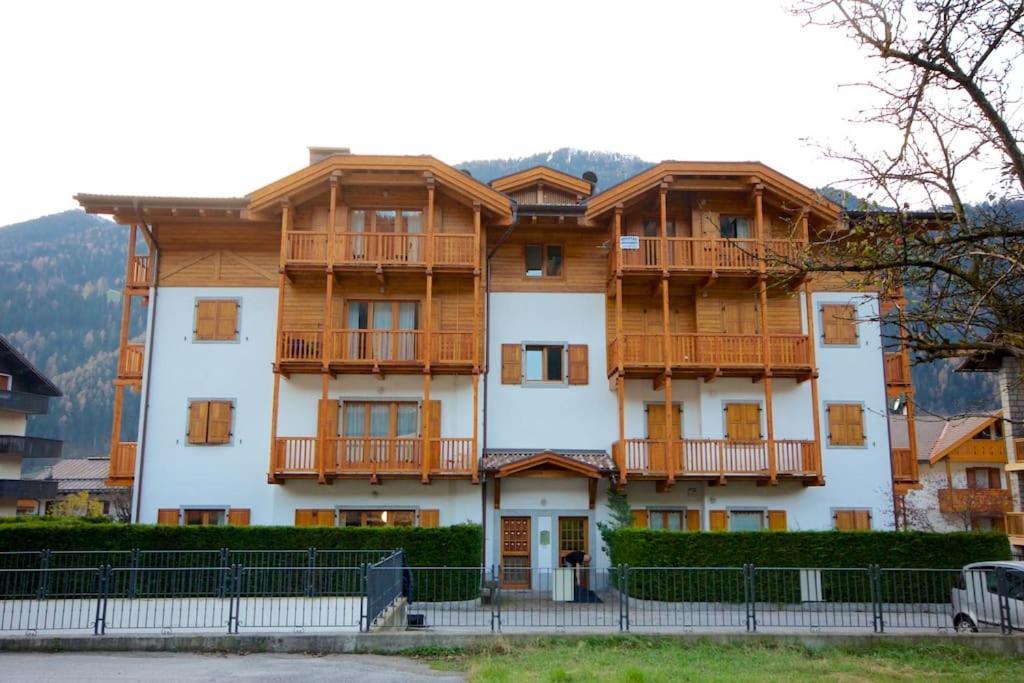 Lovely Apt In Pinzolo Val Rendena 7 Exteriör bild